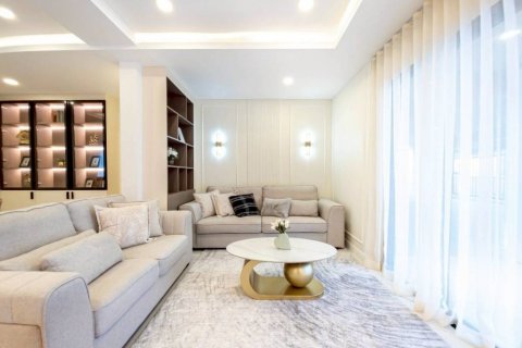 Chalet de 5 dormitorios en Pattaya, Tailandia № 132504 - foto 2