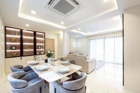 Chalet de 5 dormitorios en Pattaya, Tailandia № 132504 - foto 4