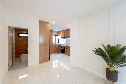 Chalet de 5 dormitorios en Pattaya, Tailandia № 132504 - foto 5