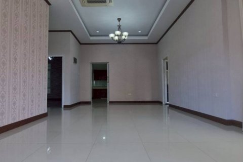 Casa de 3 dormitorios en Pattaya, Tailandia № 132506 - foto 2