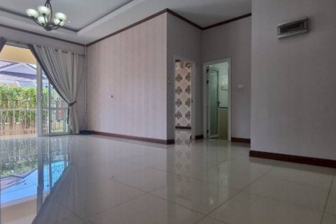 Casa de 3 dormitorios en Pattaya, Tailandia № 132506 - foto 3