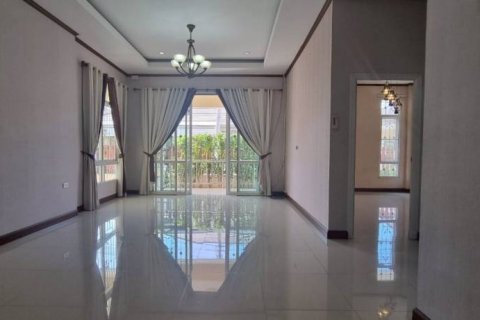 Casa de 3 dormitorios en Pattaya, Tailandia № 132506 - foto 6