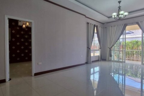 Casa de 3 dormitorios en Pattaya, Tailandia № 132506 - foto 4