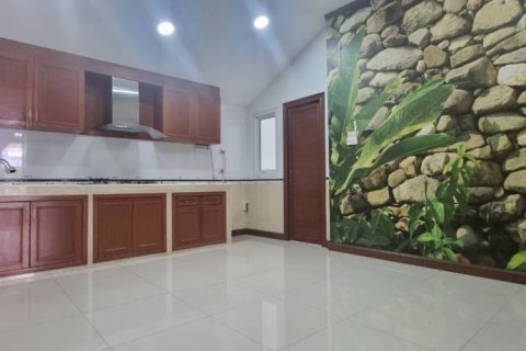 Casa de 3 dormitorios en Pattaya, Tailandia № 132506 - foto 9