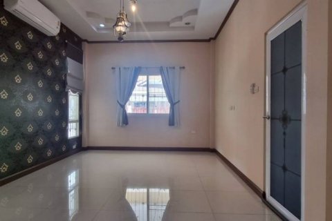 Casa de 3 dormitorios en Pattaya, Tailandia № 132506 - foto 10