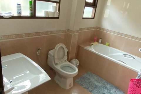Chalet de 3 dormitorios en Pattaya, Tailandia № 101363 - foto 15