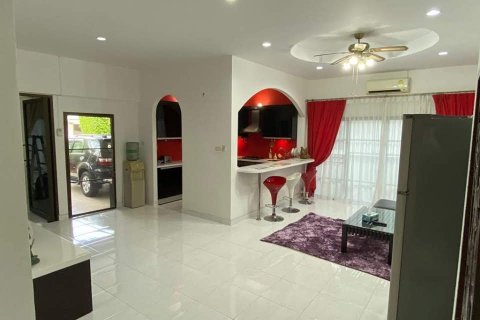 Chalet de 3 dormitorios en Pattaya, Tailandia № 101363 - foto 6