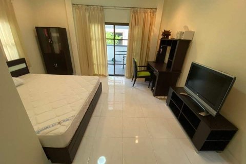 Chalet de 3 dormitorios en Pattaya, Tailandia № 101363 - foto 11
