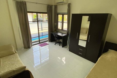 Chalet de 3 dormitorios en Pattaya, Tailandia № 101363 - foto 13