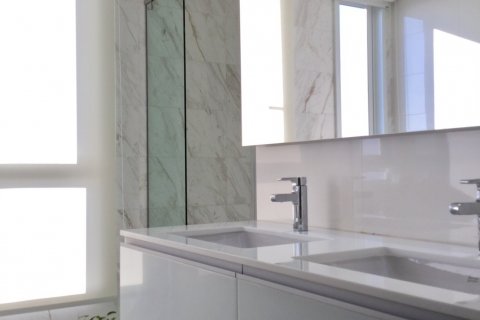 Condo in Bangkok, Thailand, 2 bedrooms № 143387 - photo 7