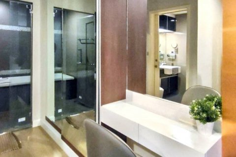 Condominio de 1 dormitorio en Khlong Toei, Bangkok, Tailandia № 132867 - foto 5