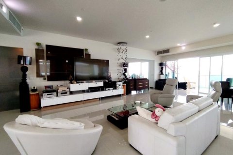 Condominio de 4 dormitorios en Pattaya, Tailandia № 130097 - foto 9
