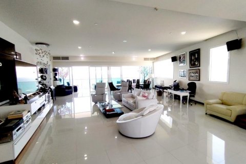 Condominio de 4 dormitorios en Pattaya, Tailandia № 130097 - foto 13