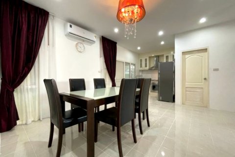 Casa de 3 dormitorios en Pattaya, Tailandia № 116284 - foto 4