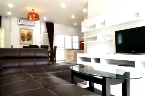 Casa de 3 dormitorios en Pattaya, Tailandia № 116284 - foto 3