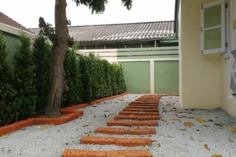 Casa de 3 dormitorios en Pattaya, Tailandia № 116284 - foto 15