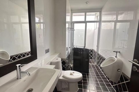 Casa de 4 dormitorios en Pattaya, Tailandia № 116286 - foto 11