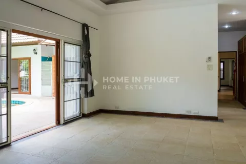 Casa de 4 dormitorios en Chalong, Tailandia № 131500 - foto 6