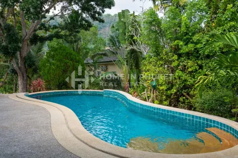 Casa de 4 dormitorios en Chalong, Tailandia № 131500 - foto 2