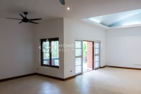 Casa de 4 dormitorios en Chalong, Tailandia № 131500 - foto 9