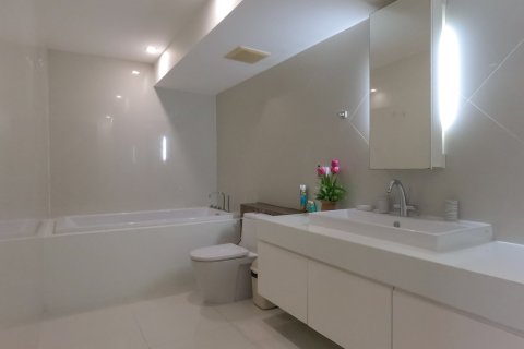 Apartamento de 385 dormitorios en Pattaya, Tailandia № 130408 - foto 17