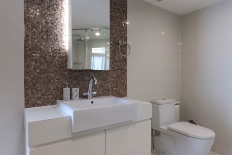 Apartamento de 385 dormitorios en Pattaya, Tailandia № 130408 - foto 8