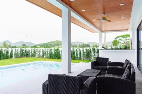 Chalet de 4 dormitorios en Hua Hin, Tailandia № 124419 - foto 3
