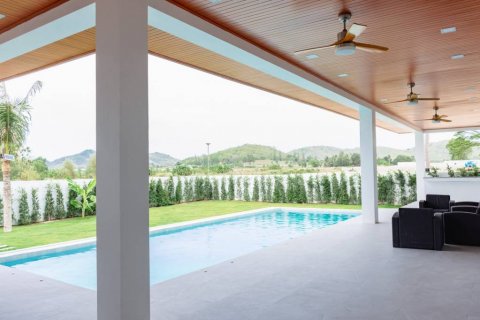 Chalet de 4 dormitorios en Hua Hin, Tailandia № 124419 - foto 2