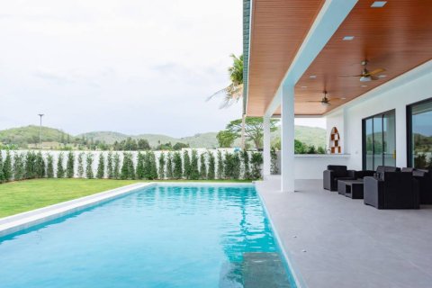 Chalet de 4 dormitorios en Hua Hin, Tailandia № 124419 - foto 7