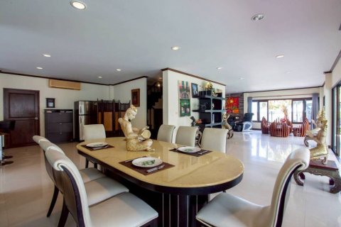 Chalet de 3 dormitorios en Hua Hin, Tailandia № 126693 - foto 10