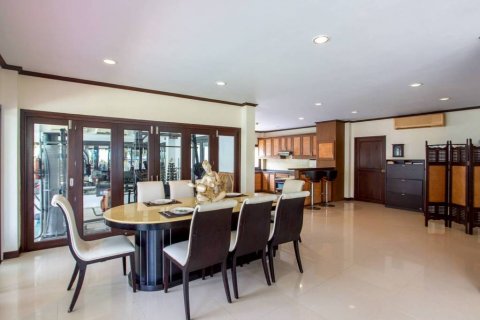 Chalet de 3 dormitorios en Hua Hin, Tailandia № 126693 - foto 9