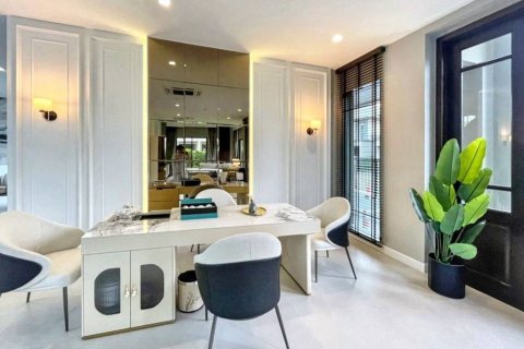 Casa de 6 dormitorios en Saphan Sung, Bangkok, Tailandia № 126688 - foto 4