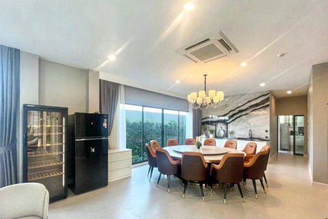 Casa de 6 dormitorios en Saphan Sung, Bangkok, Tailandia № 126688 - foto 5