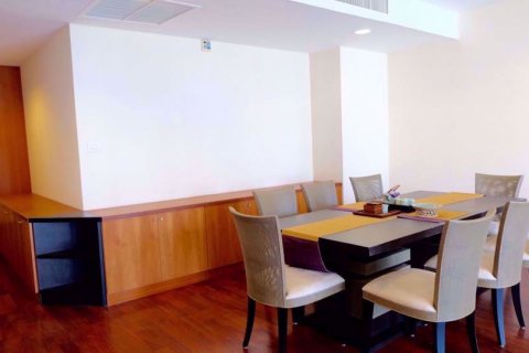 Condominio de 3 dormitorios en Khlong Toei, Bangkok, Tailandia № 76838 - foto 4