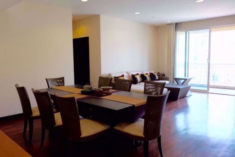 Condominio de 3 dormitorios en Khlong Toei, Bangkok, Tailandia № 76838 - foto 2