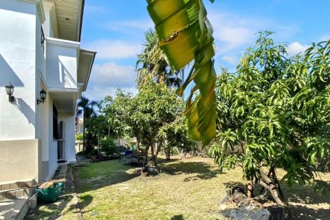 Casa de 4 dormitorios en Pak Kret, Tailandia № 124864 - foto 9
