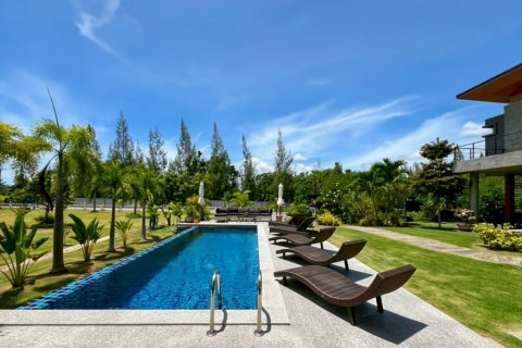 Chalet de 5 dormitorios en Hua Hin, Tailandia № 132443 - foto 3