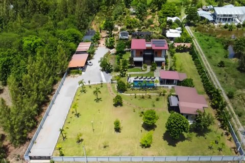 Chalet de 5 dormitorios en Hua Hin, Tailandia № 132443 - foto 5