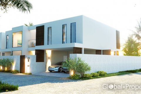 Casa de 5 dormitorios en Pattaya, Tailandia № 104570 - foto 4