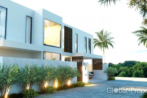 Casa de 5 dormitorios en Pattaya, Tailandia № 104570 - foto 3