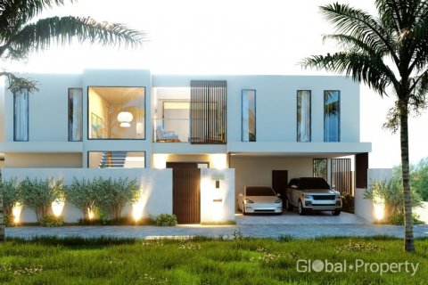 House in Pattaya, Thailand 5 bedrooms № 104570