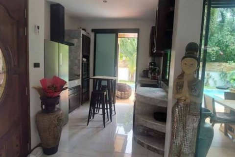 Chalet de 4 dormitorios en Phuket, Tailandia № 132478 - foto 7