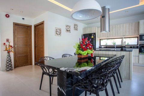Villa in Phuket, Thailand 3 Schlafzimmer № 132281 - Foto 5