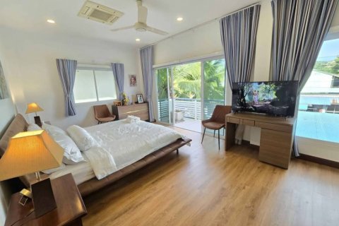 Chalet de 4 dormitorios en Kathu, Tailandia № 124389 - foto 3