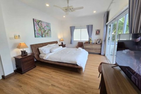 Chalet de 4 dormitorios en Kathu, Tailandia № 124389 - foto 6