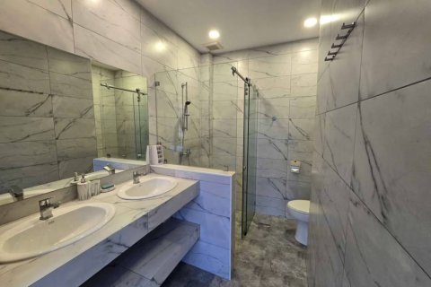 Chalet de 4 dormitorios en Kathu, Tailandia № 124389 - foto 8