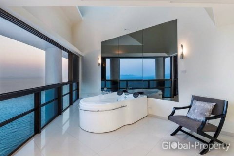 Condominio de 3 dormitorios en Pattaya, Tailandia № 81948 - foto 8
