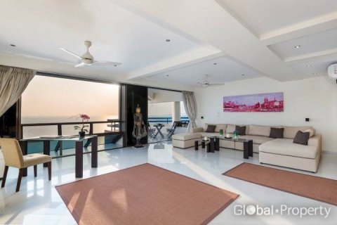 Condominio de 3 dormitorios en Pattaya, Tailandia № 81948 - foto 2