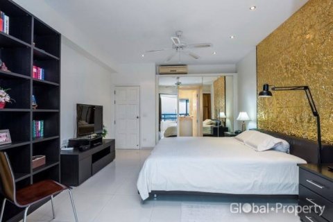 Condominio de 3 dormitorios en Pattaya, Tailandia № 81948 - foto 12