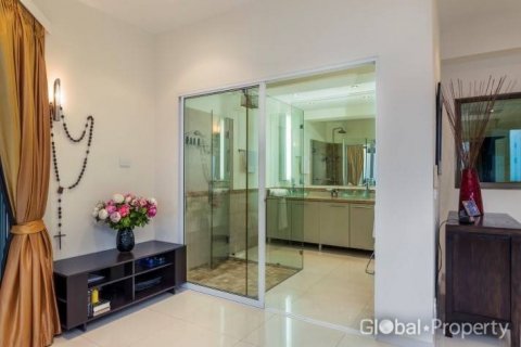 Condominio de 3 dormitorios en Pattaya, Tailandia № 81948 - foto 13